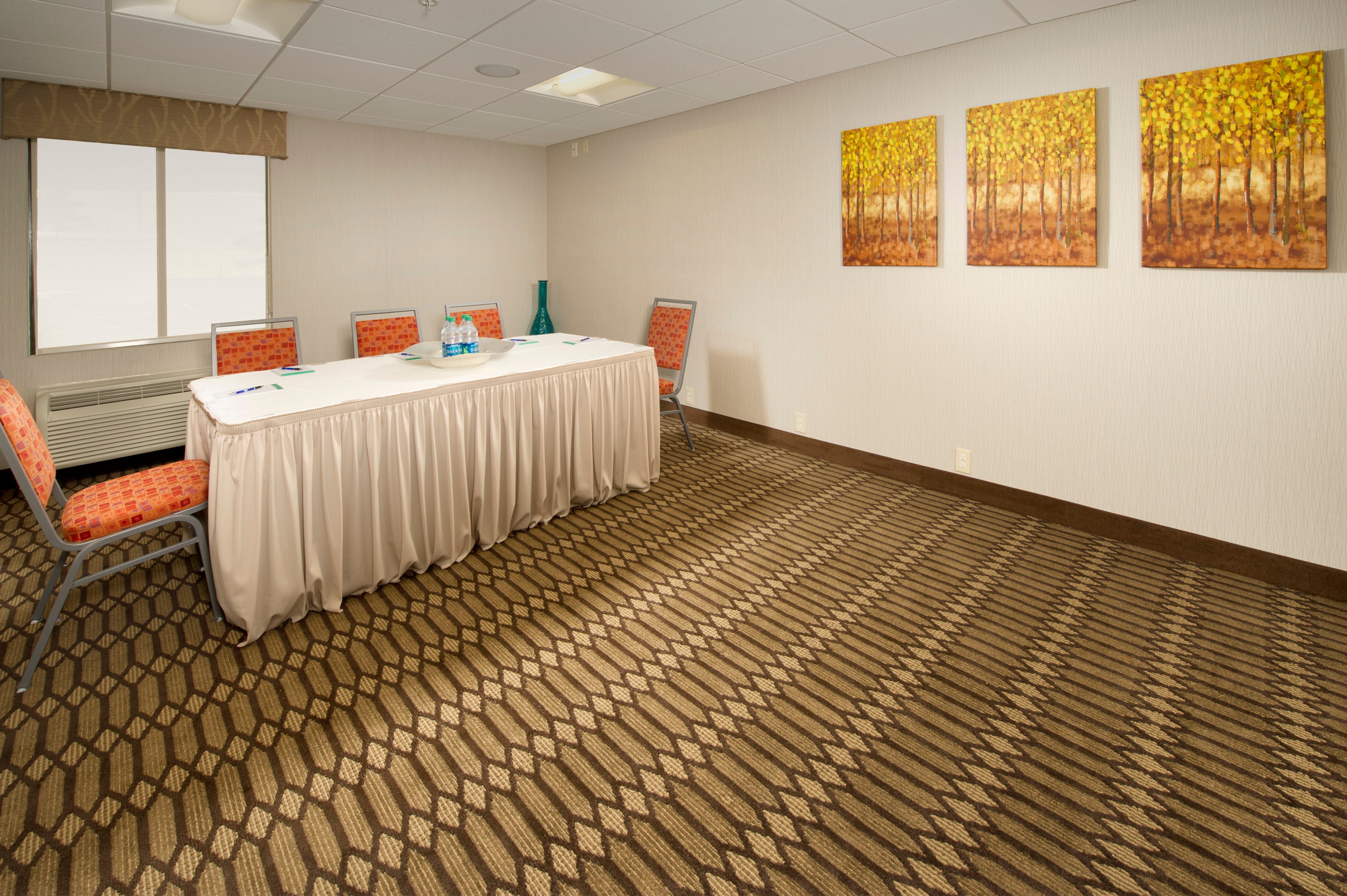 HOLIDAY INN EXPRESS WALDORF 19/64