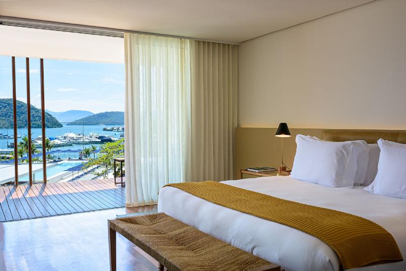 Suite, Side Sea View