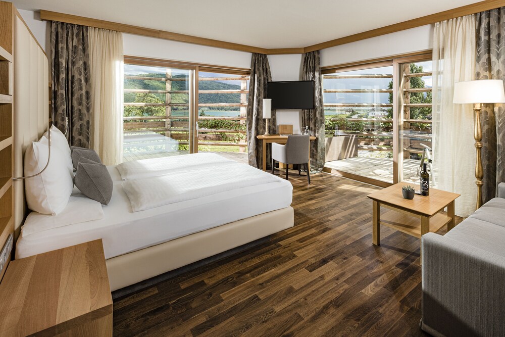 DELUXE, DOUBLE BED