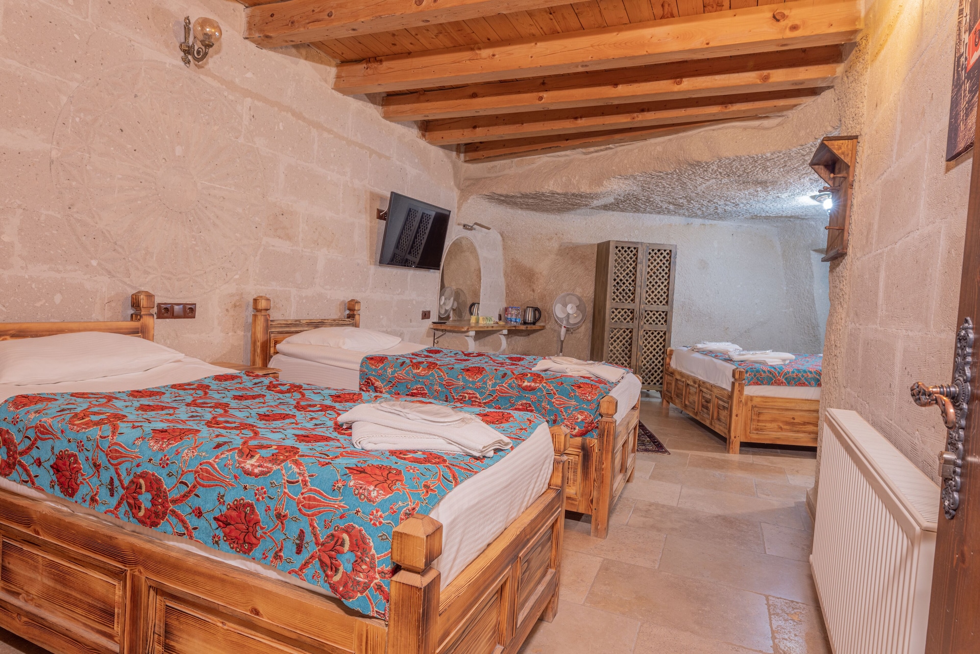 CAVE, JUNIOR SUITE, FAMILY