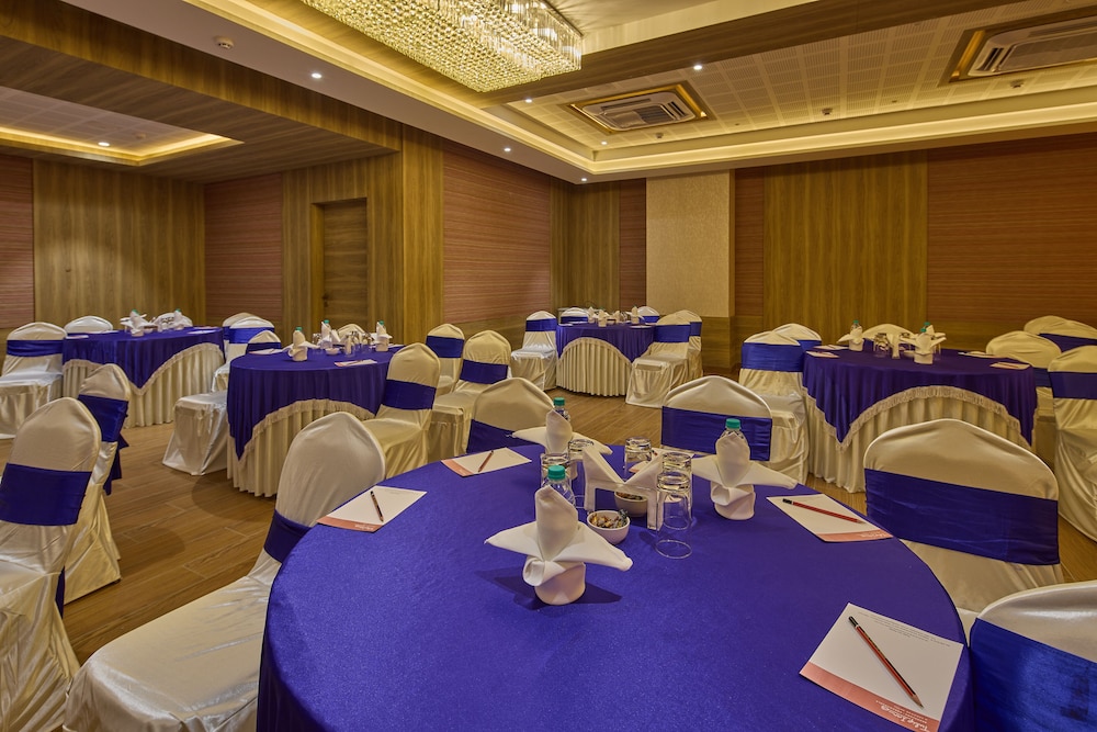 Grand Continent Hosur A Sarovar Portico Affiliate Hotel 38/47