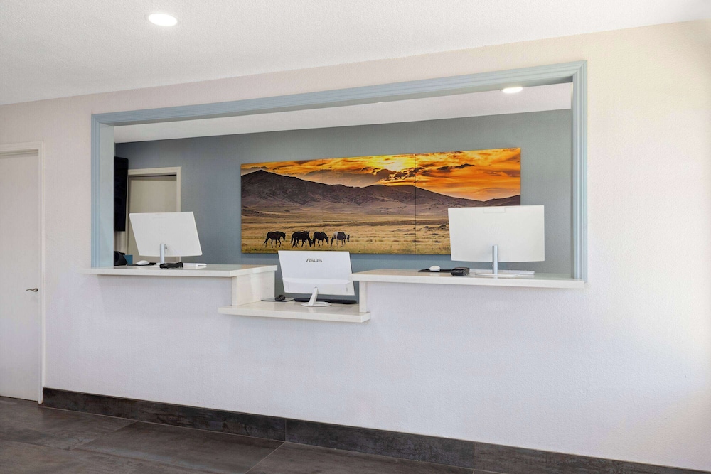 Days Inn By Wyndham Bakersfield Ca 12/55