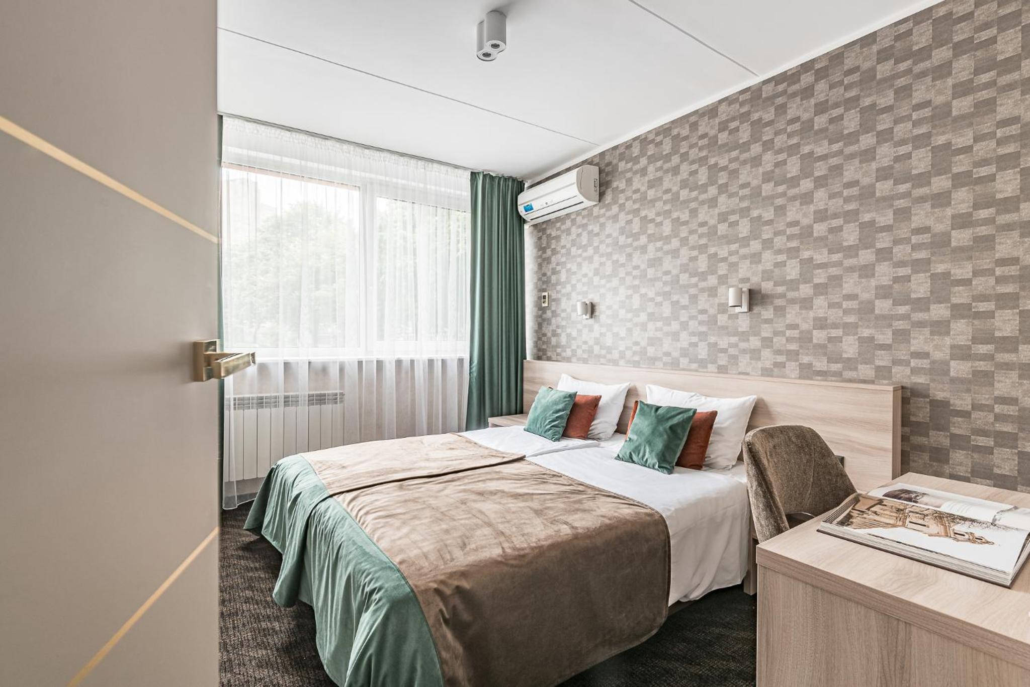 Deluxe, King Bed