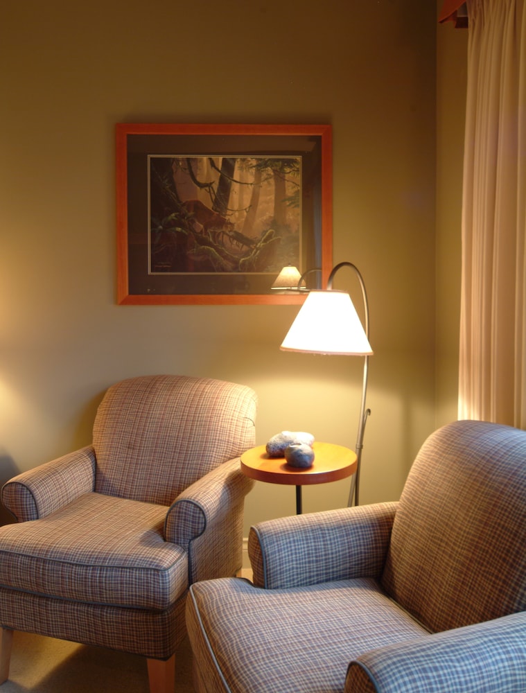 Long Beach Lodge Resort 43/72