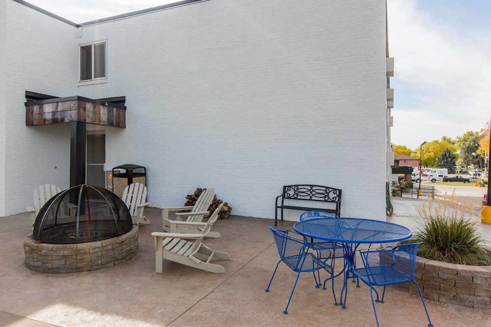 Days Inn By Wyndham Pierre 23/33