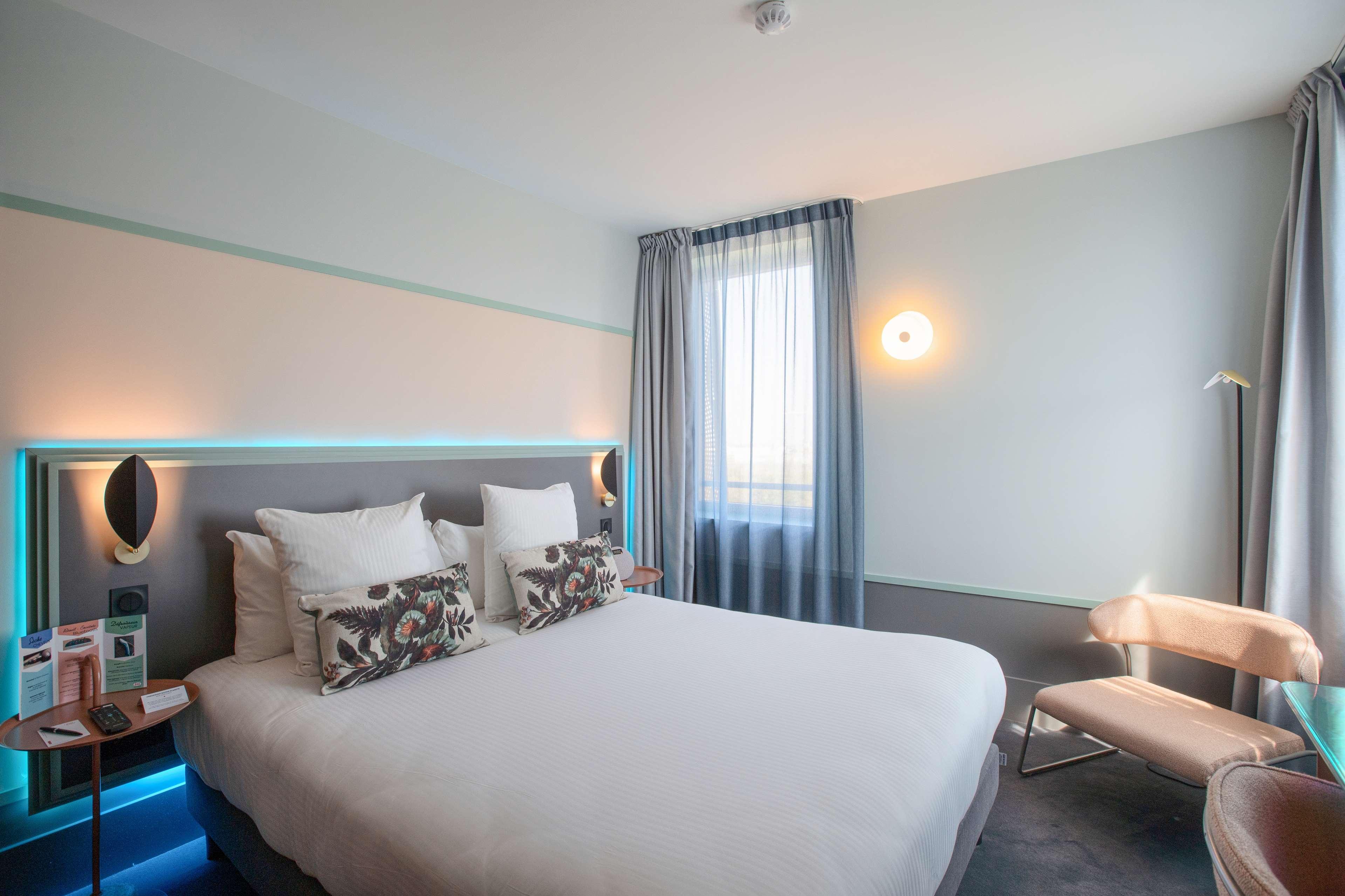 Connecting, 2 Rooms, Suite, Queen and Twin Beds