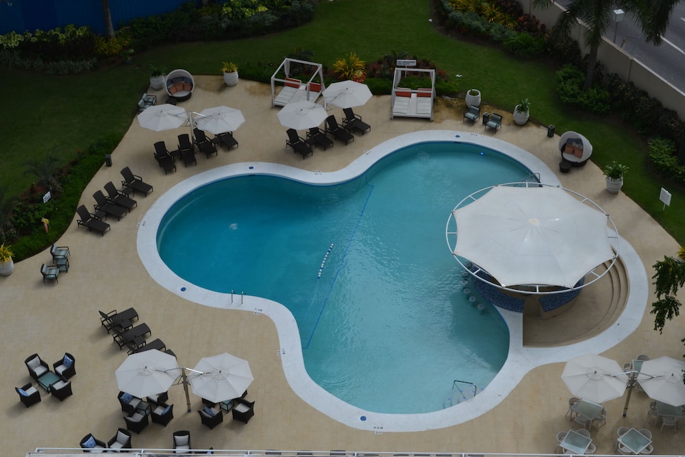 Radisson Hotel Trinidad 45/49