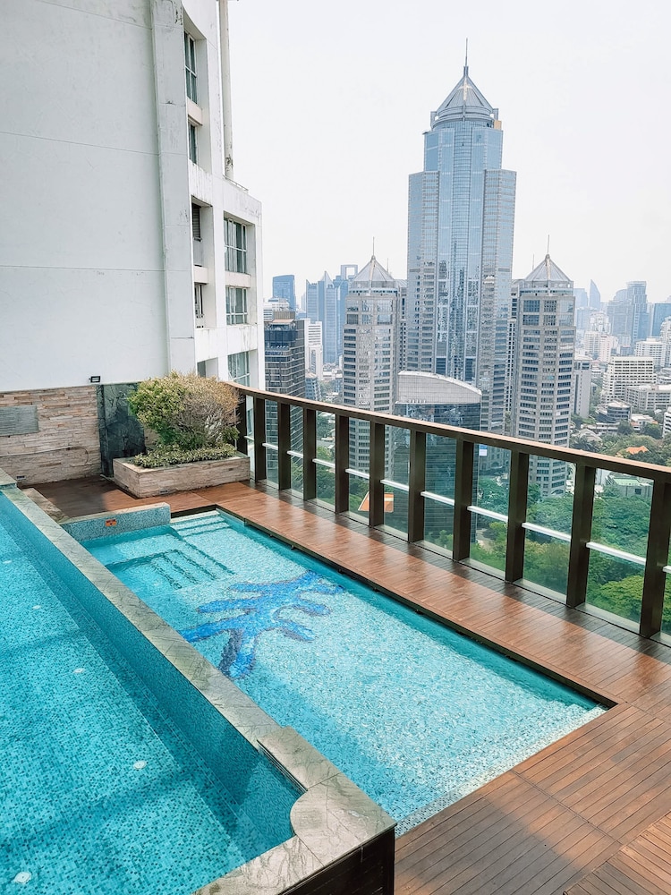 Urbana Langsuan Bangkok, Thailand 82/86
