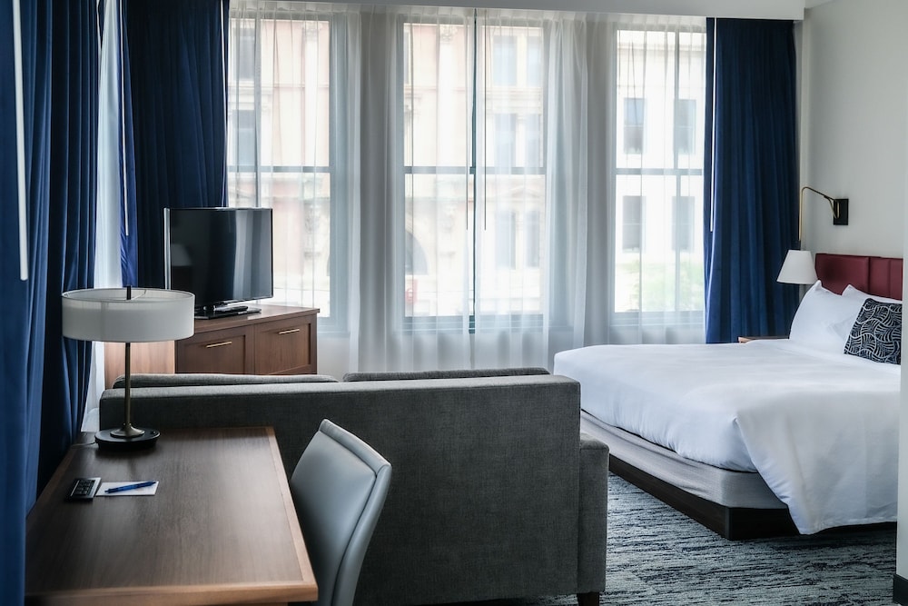 Blu Tique Hotel 13/34