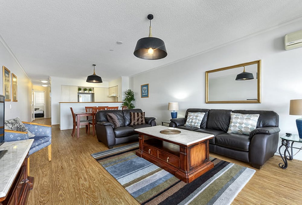 Goldsborough Place Apartments 25/30