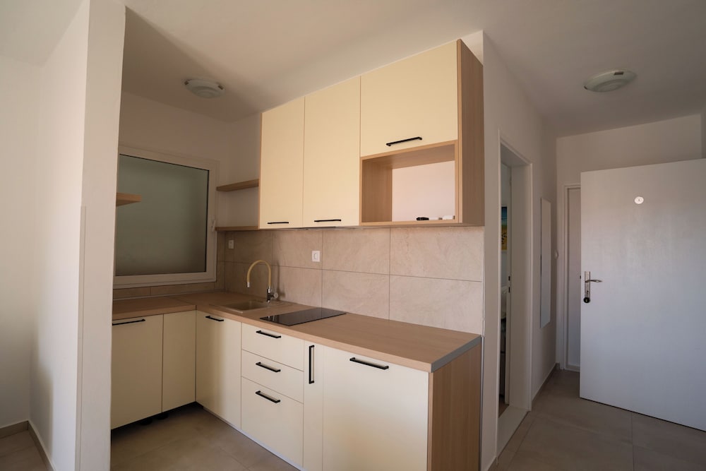 PETRA APARTMENTS 39/40
