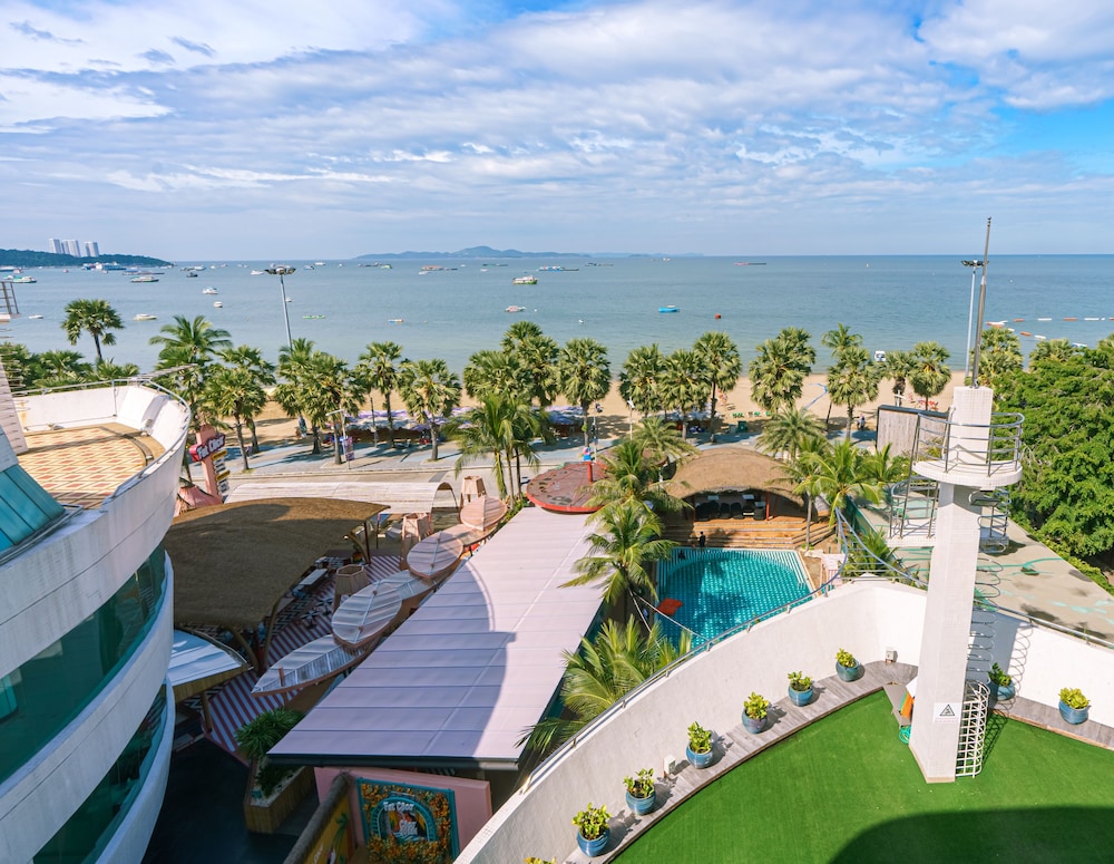 The Cruise Hotel 48/50