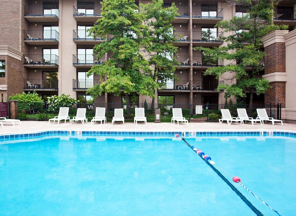 Holiday Inn Express Rolling Mdws Schaumburg Area 24/33