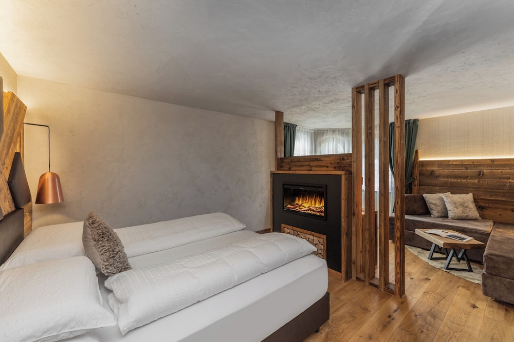 FOREST, JUNIOR SUITE