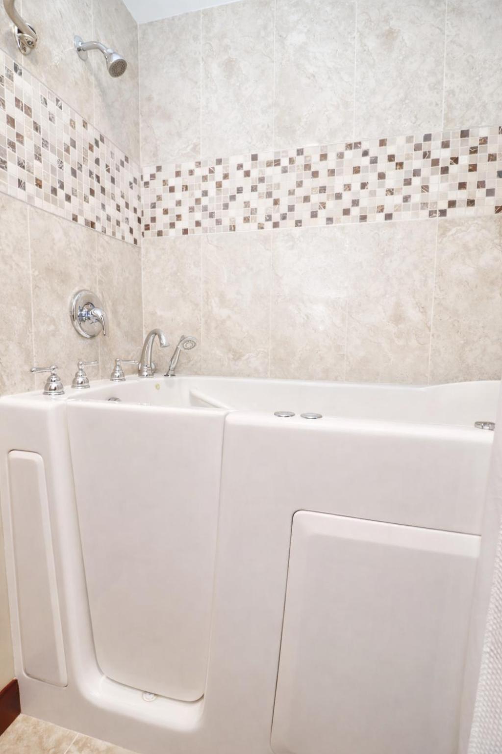 جناح ديلوكس بجاكوزي، Chase Suite Hotel Lincoln 6/7