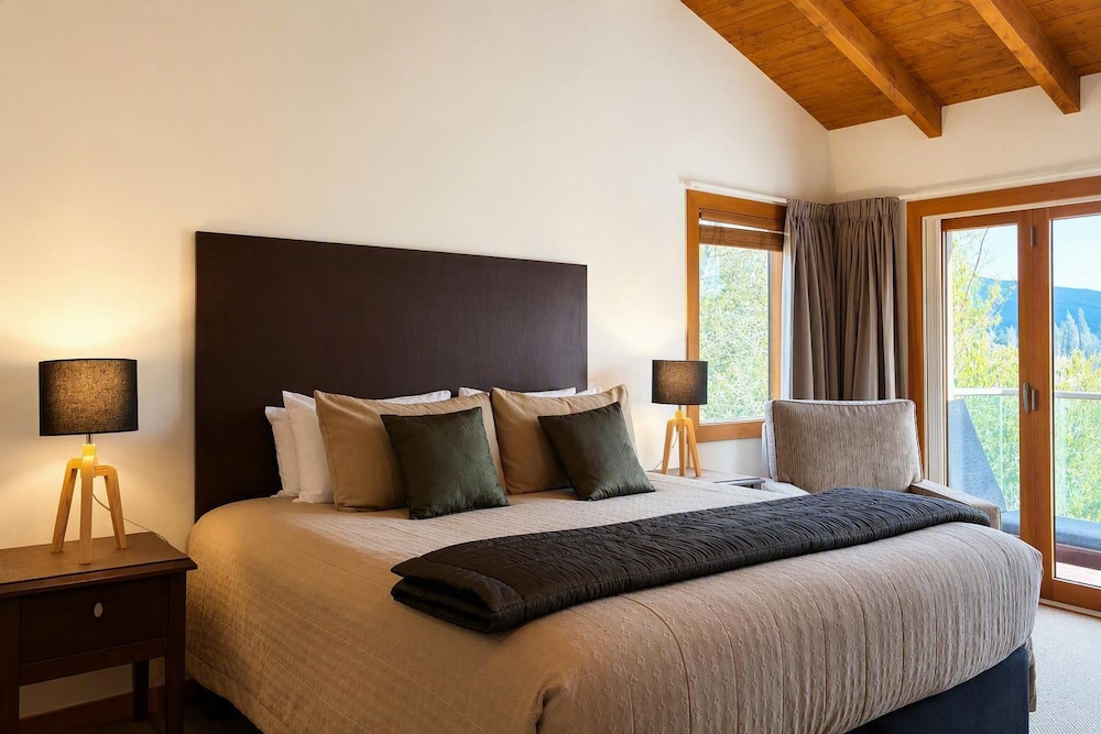 Tongariro Lodge 28/75