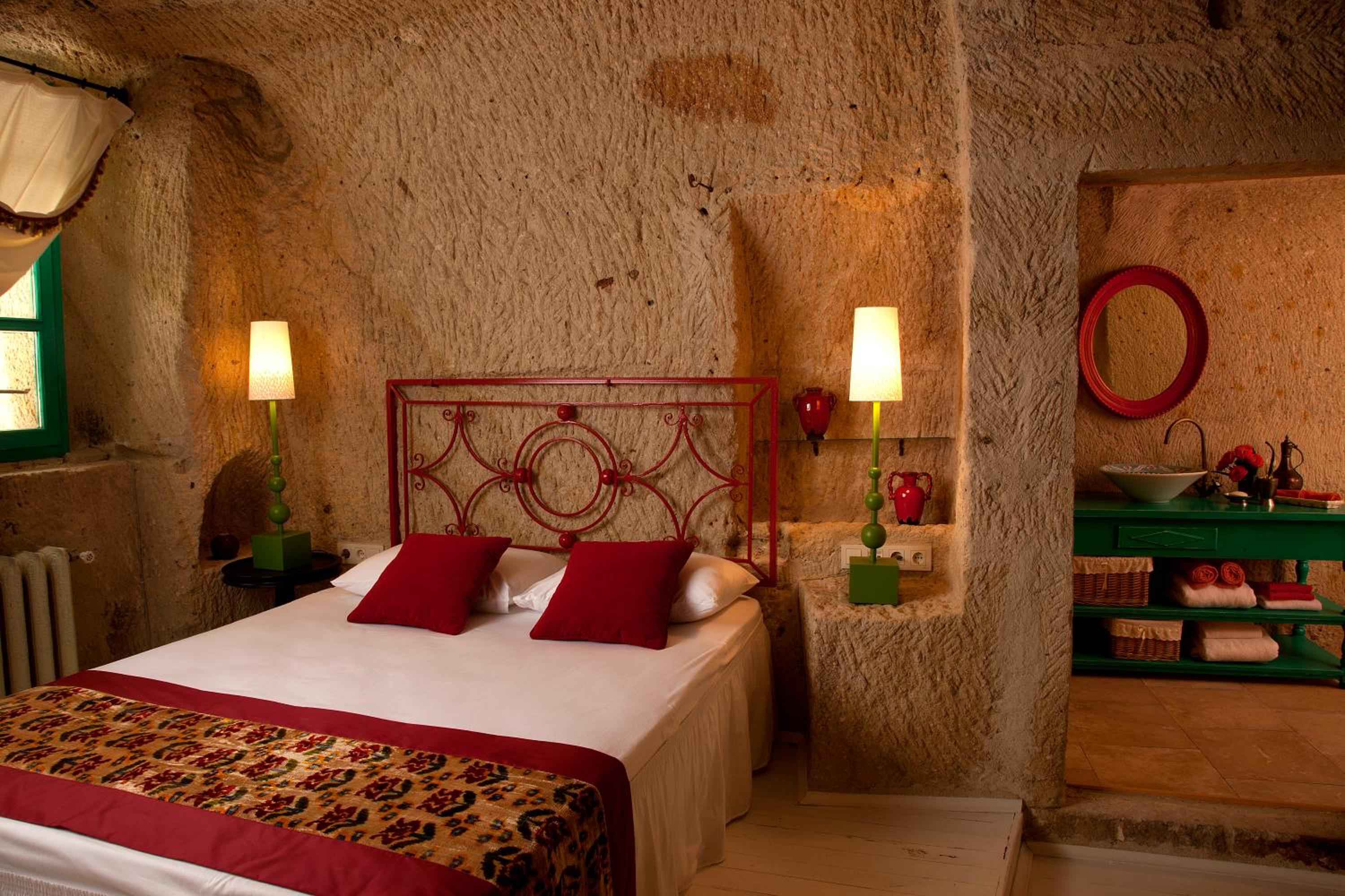 جناح، Hezen Cave Hotel 2/5