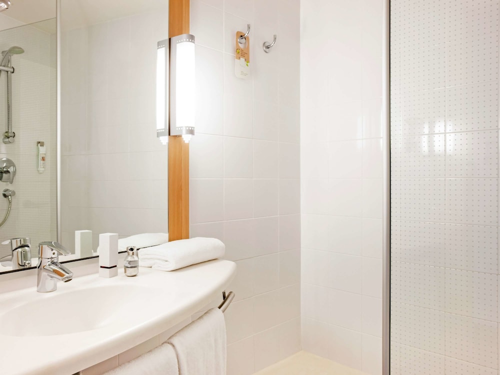 IBIS BARCELONA RIPOLLET 72/72