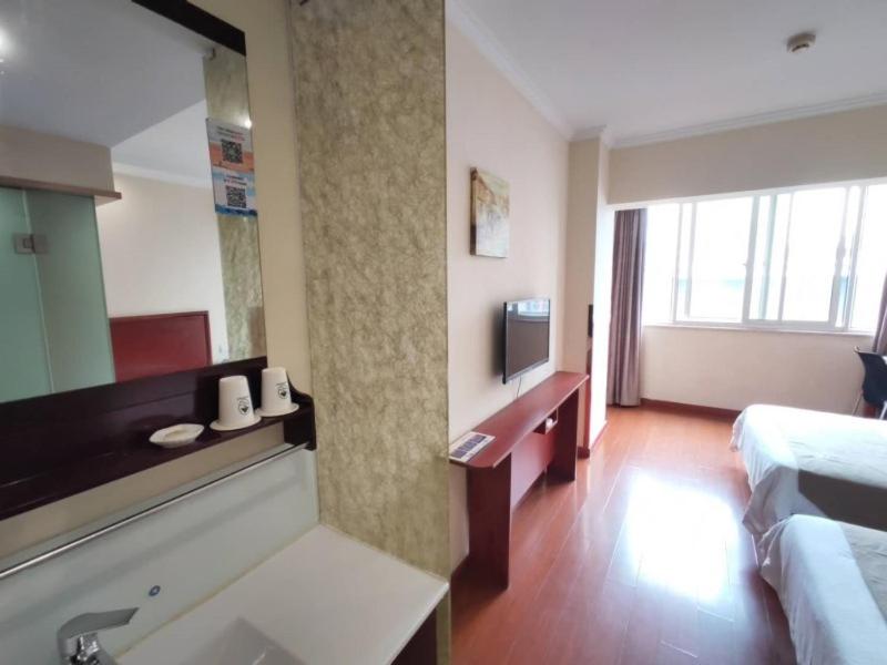 GreenTree Inn Jiangxi Yingtan Railway Station Square Business Hotel 39/58