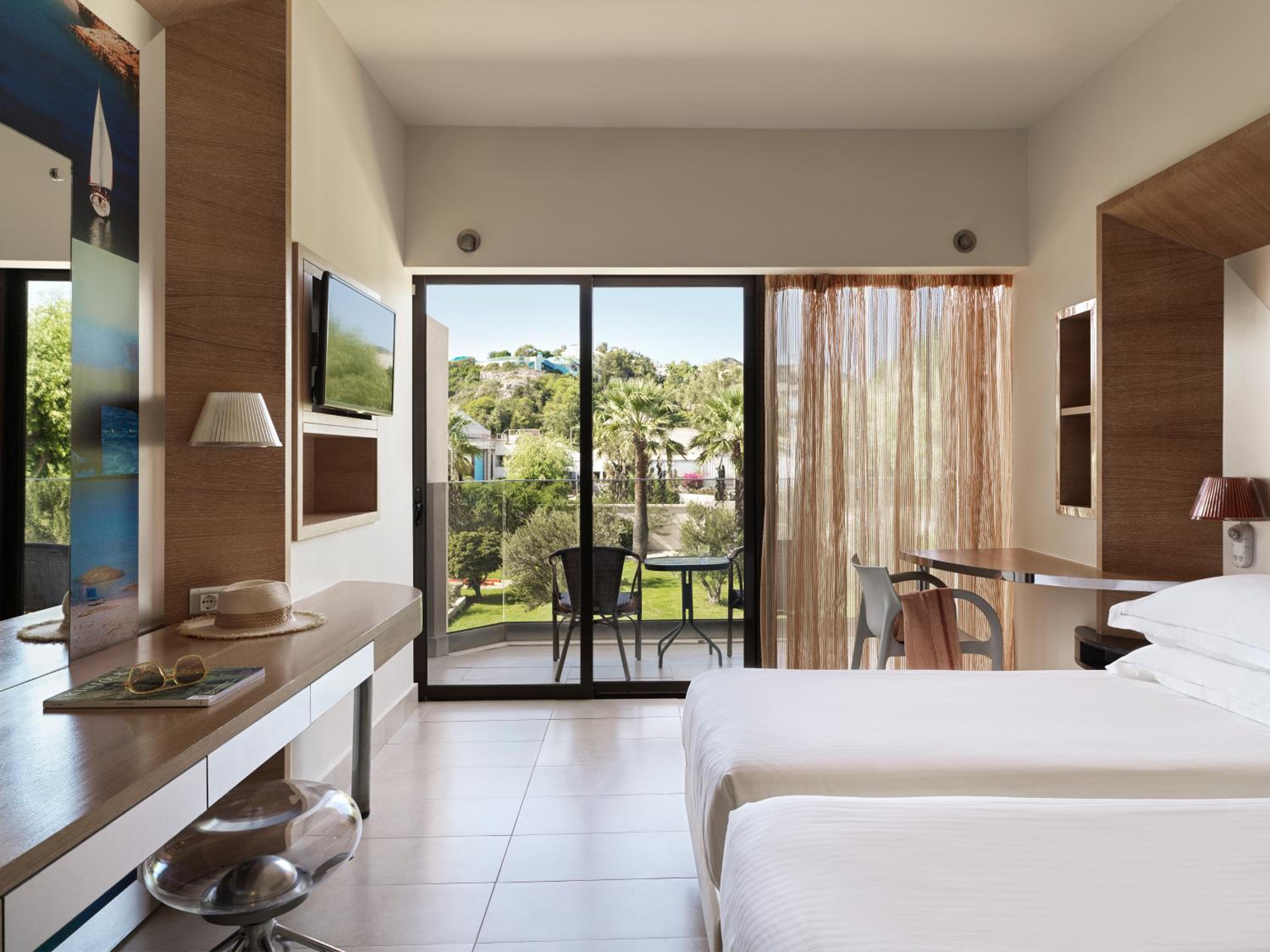 TWIN ROOM LAND VIEW