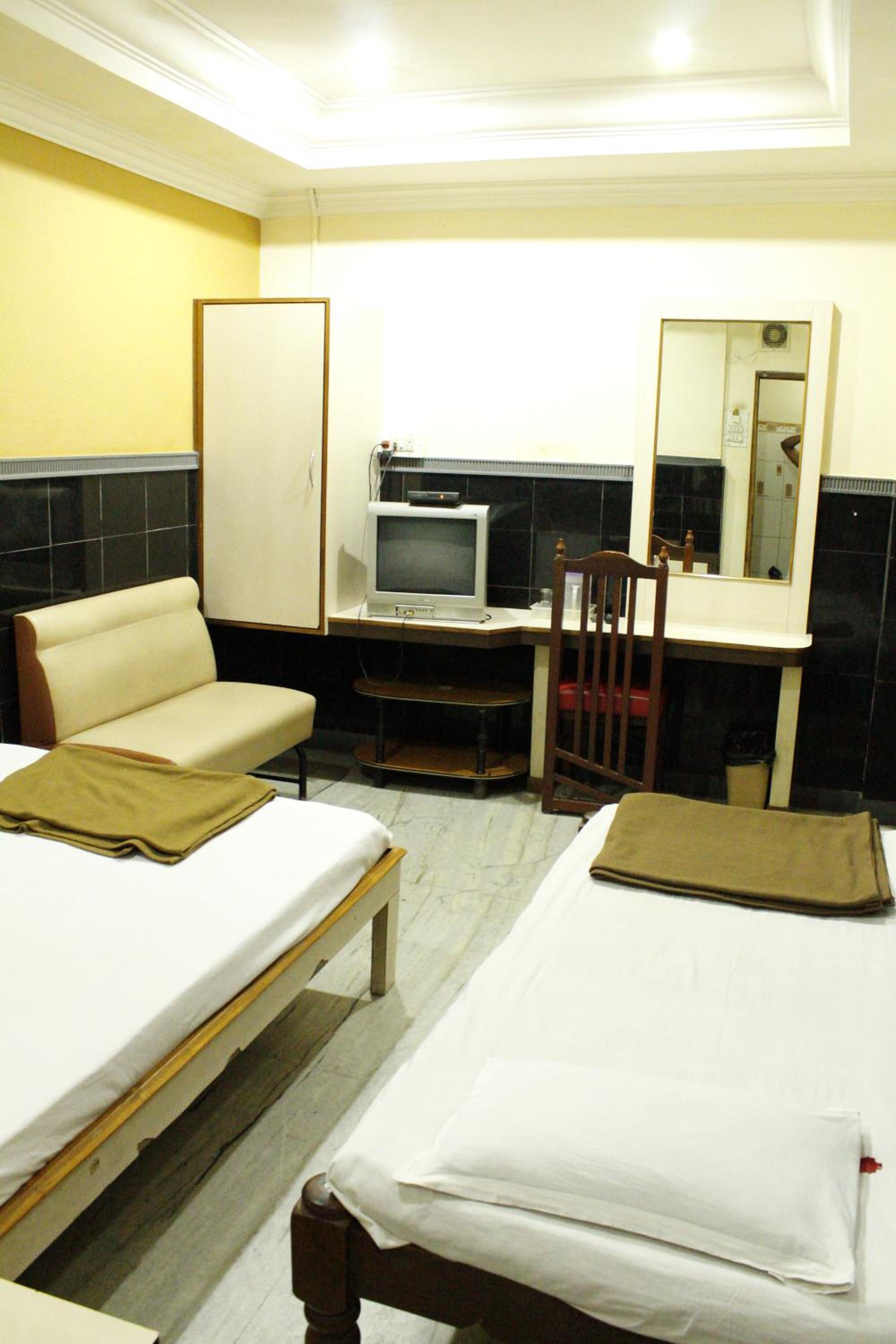 Green's Residency 21/25