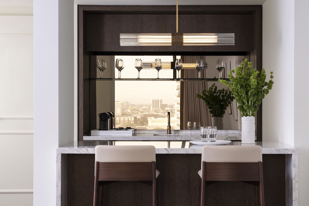 Four Seasons Houston 64/80