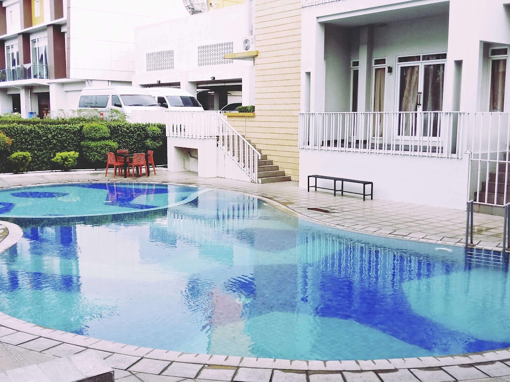 Ibis Padang 1/51