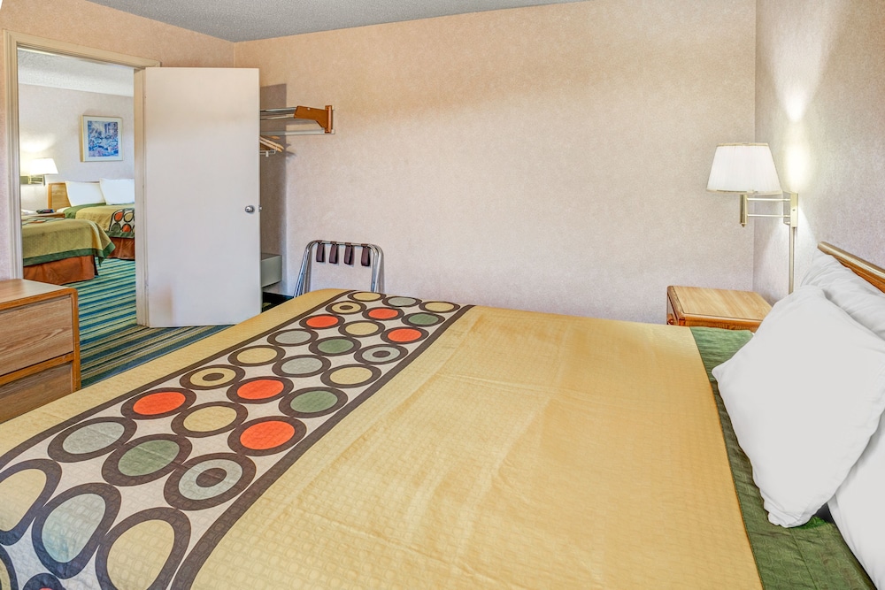 Super 8 by Wyndham Yreka 17/28