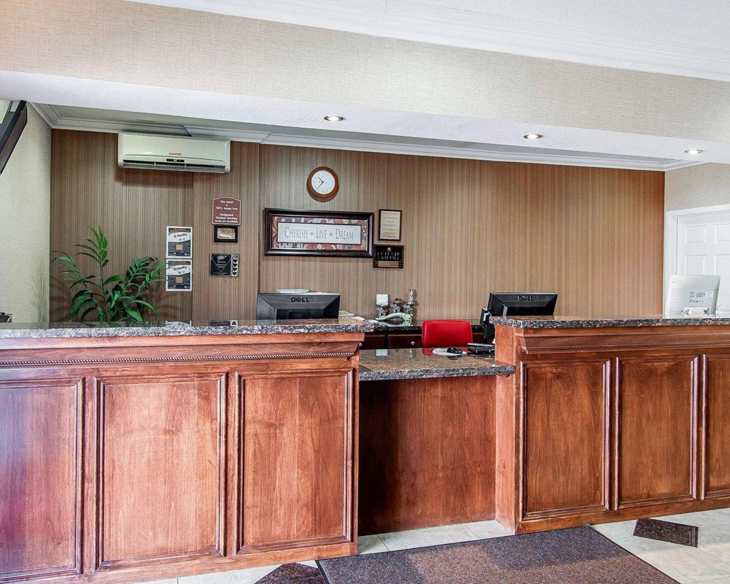 Super 8 by Wyndham Mesa Downtown Near Convention Center 4/20