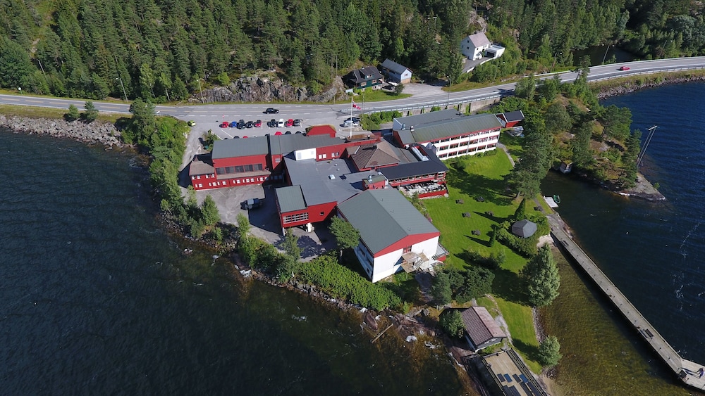 Revsnes Hotell 39/48