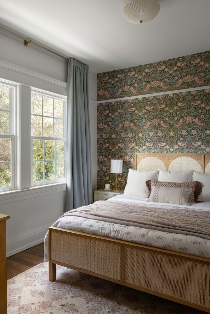 Luxury, House, 3 King Beds, 2 Queen Beds