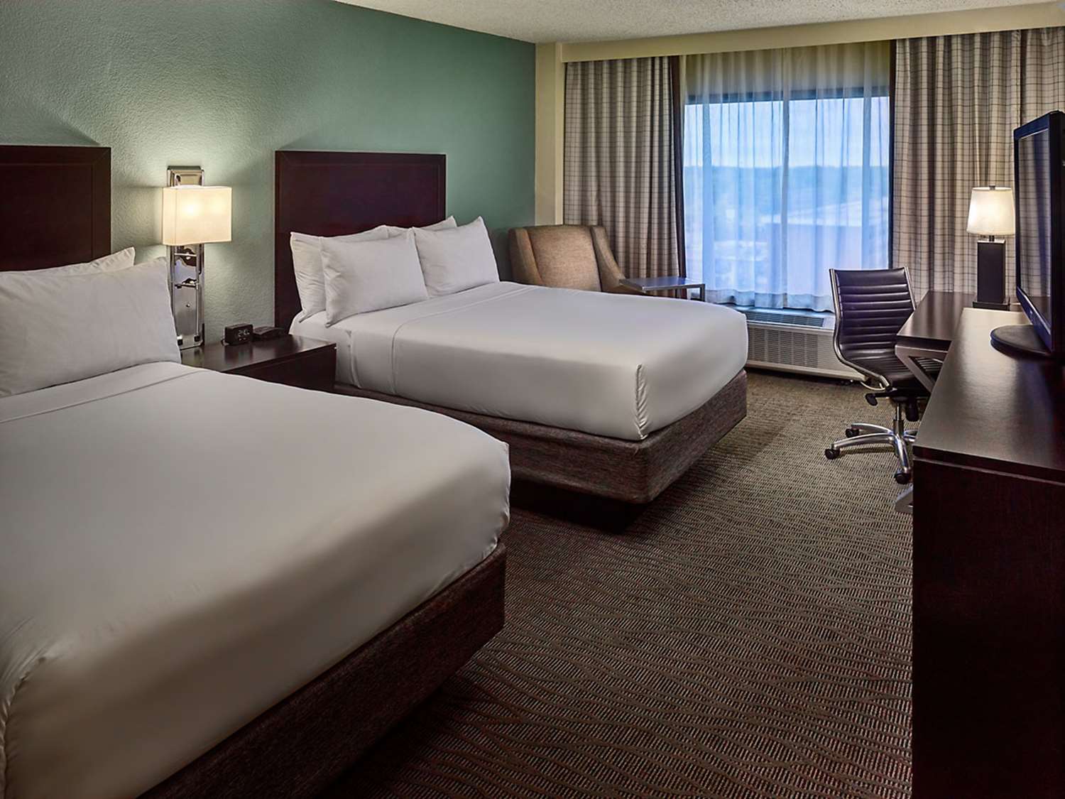 DELUXE, 2 DOUBLE BEDS