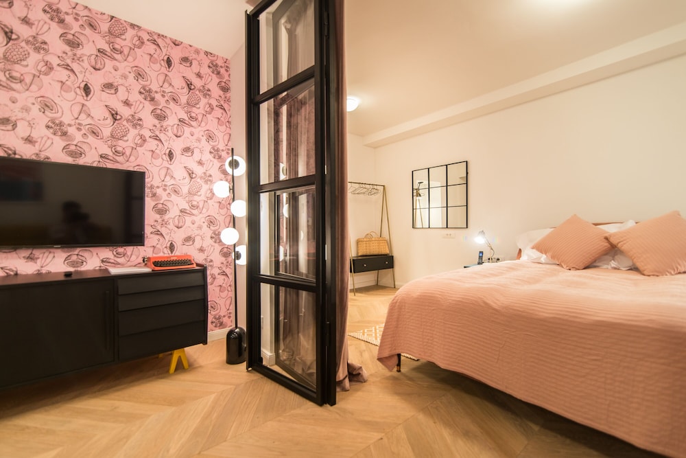 Deluxe, Studio, 1 Double and 1 Single Bed, Sofa, Exterior Entrance