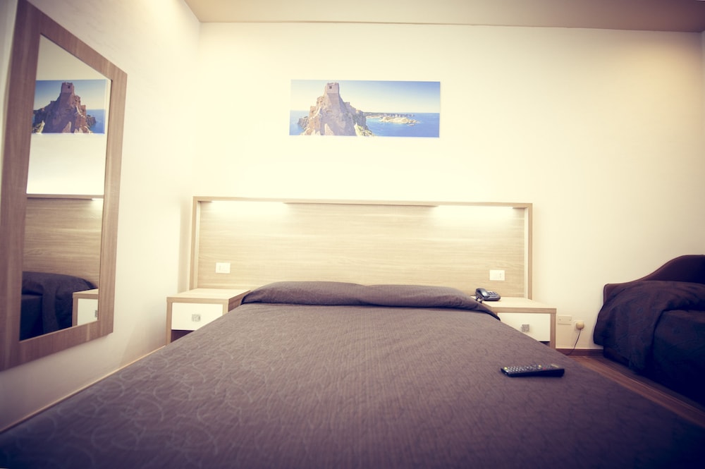 Hotel Fini 23/77