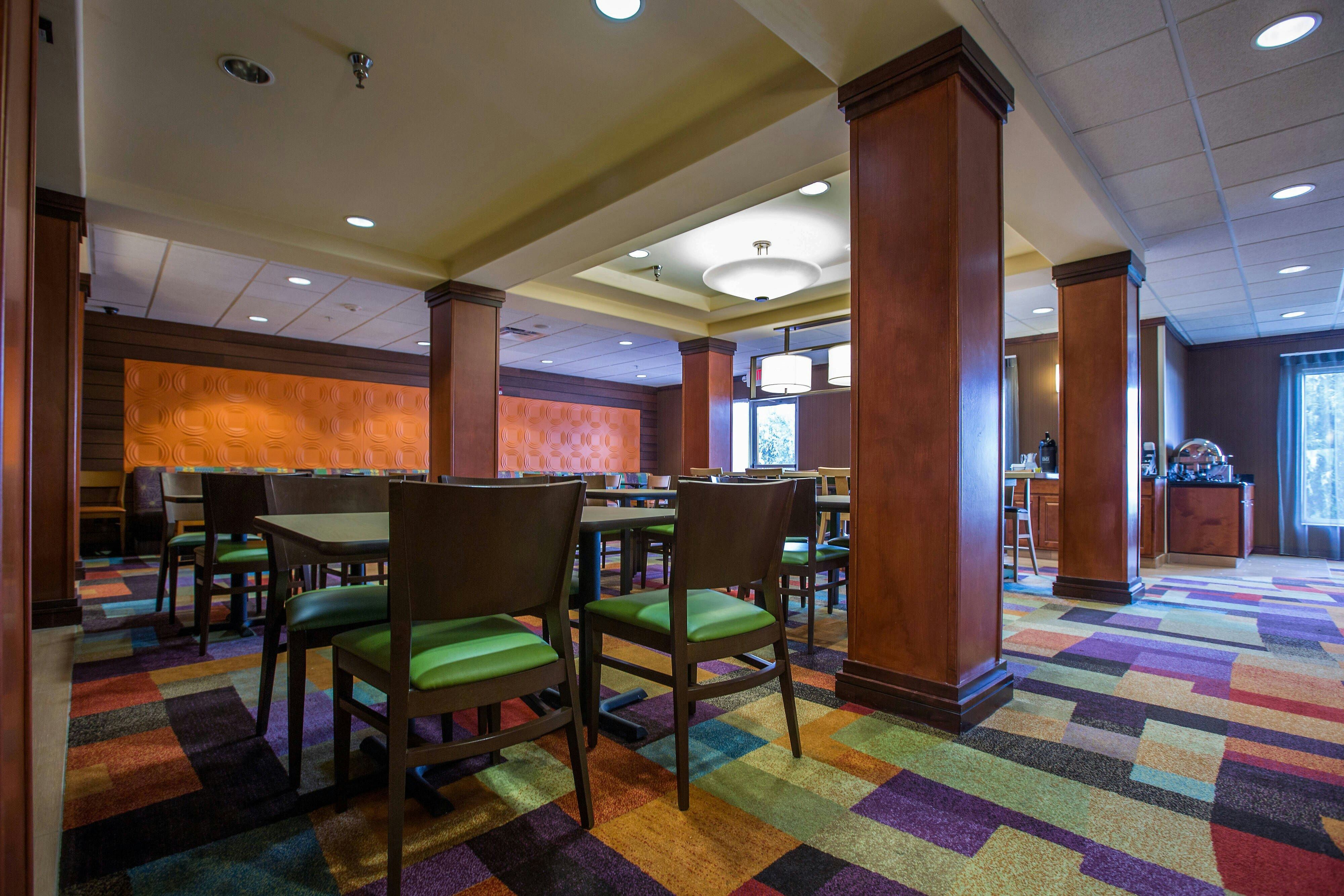 Fairfield Inn & Suites Toledo North 6/8