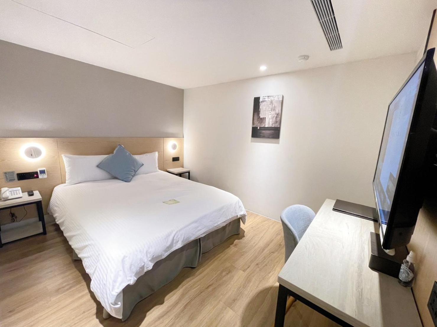 Basic, Double Bed, No Window