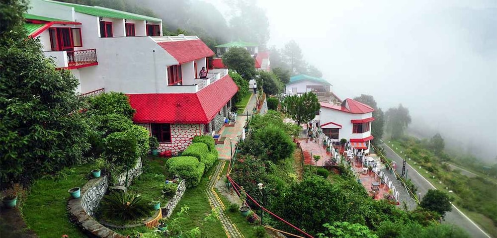 Blue Pine Resort 31/36