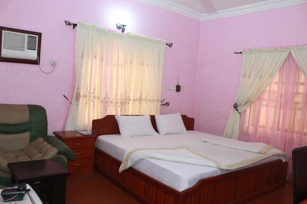 EMROSY HOTELS AND SUITES 9/50