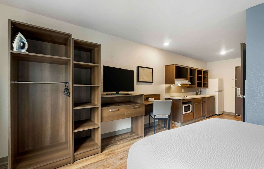 Extended Stay America Select Suites - Tampa - Northeast 6/24