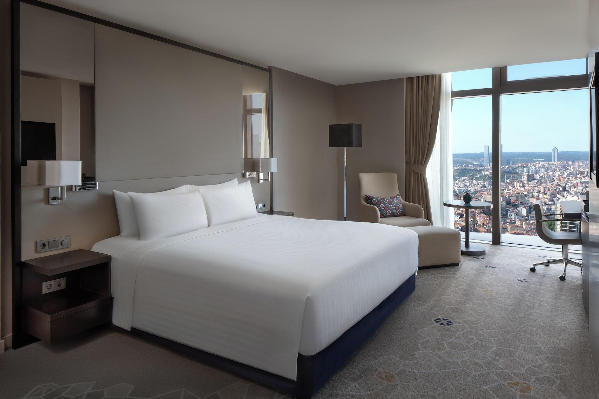 3 Bedrooms, Executive, Suite, Istanbul Marriott Hotel Sisli 6/10
