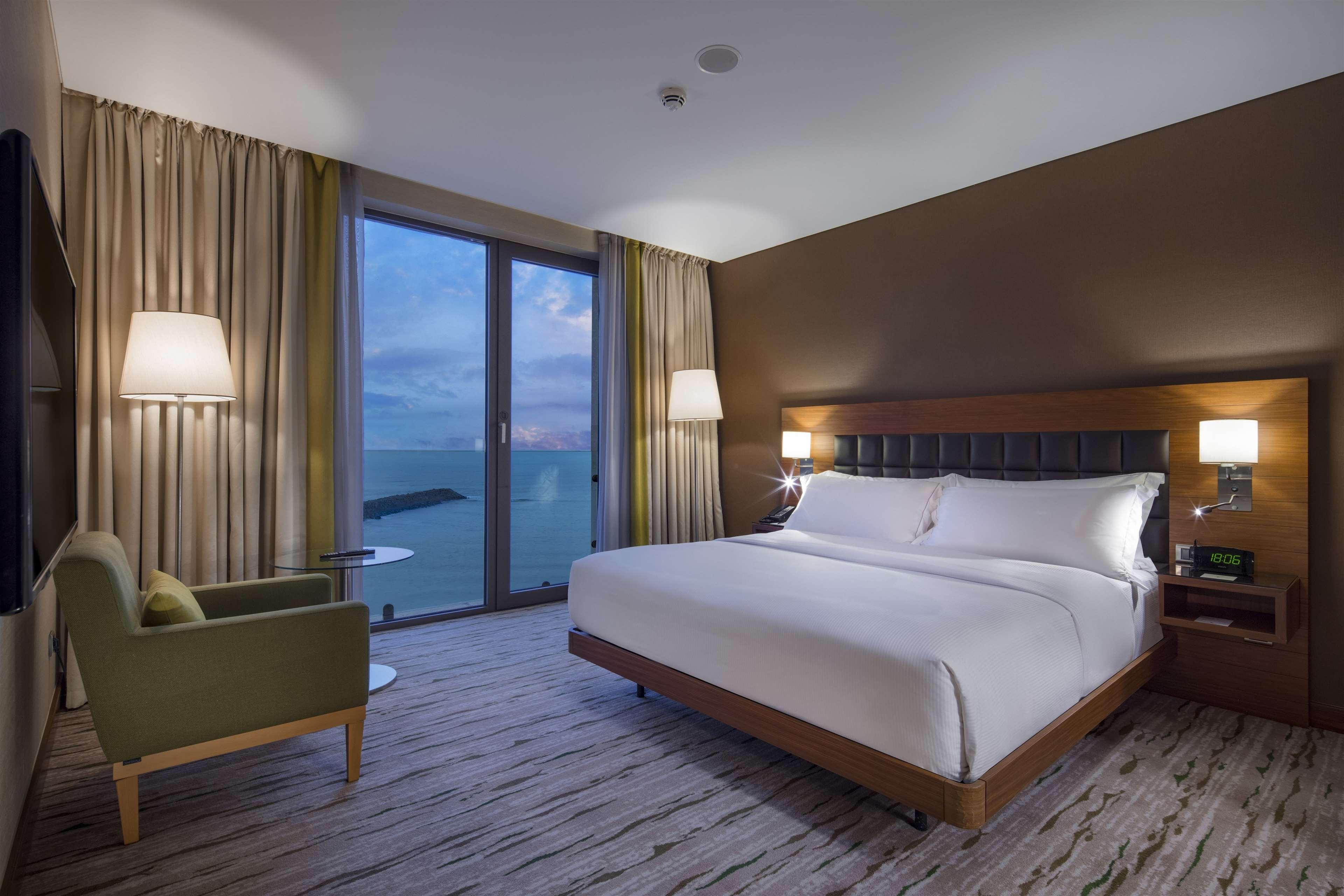 1 BEDROOM, SUITE, KING BED, SEA VIEW