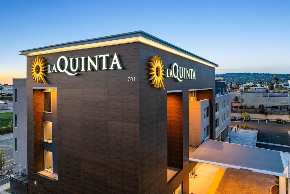 La Quinta Inn and Suites by Wyndham La Habra 4/60