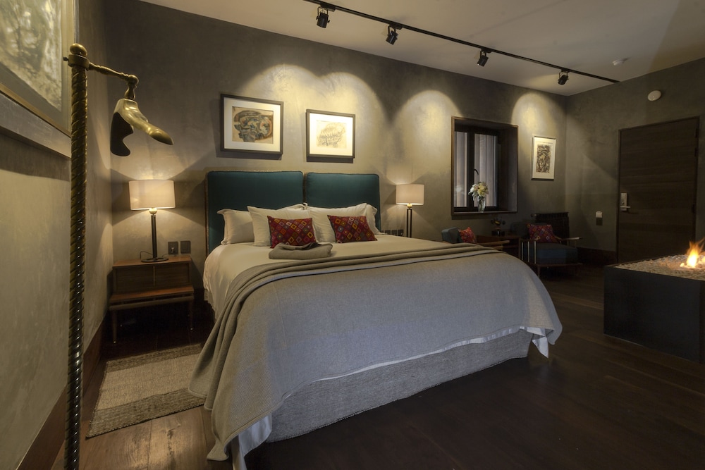 Uvence Arte + Hotel 10/50