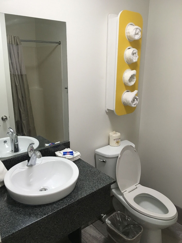 Motel6 Greenville, SC 57/60