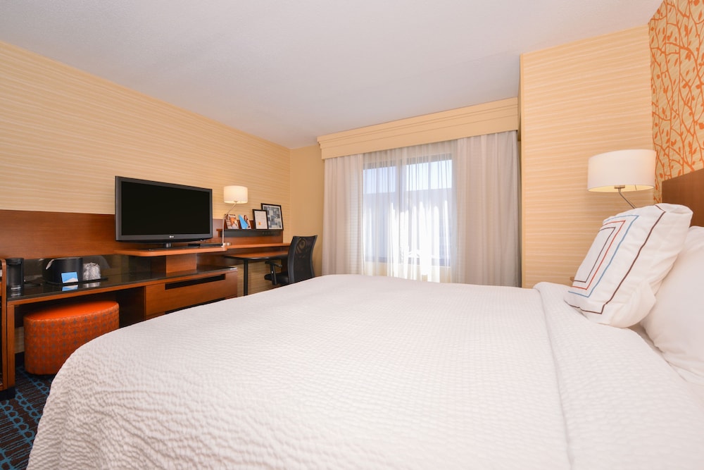 Fairfield Inn Amp Suites By Marriott Rochester West Greece 15/50