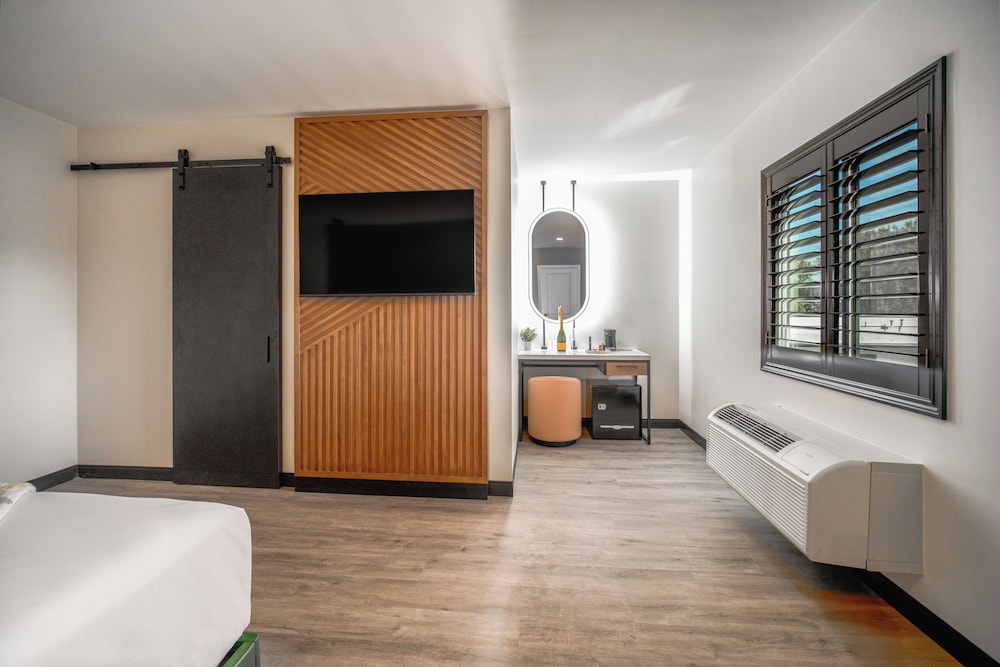 LYFE INN & SUITES by AGA- North Hollywood Near Universal Studios 11/22