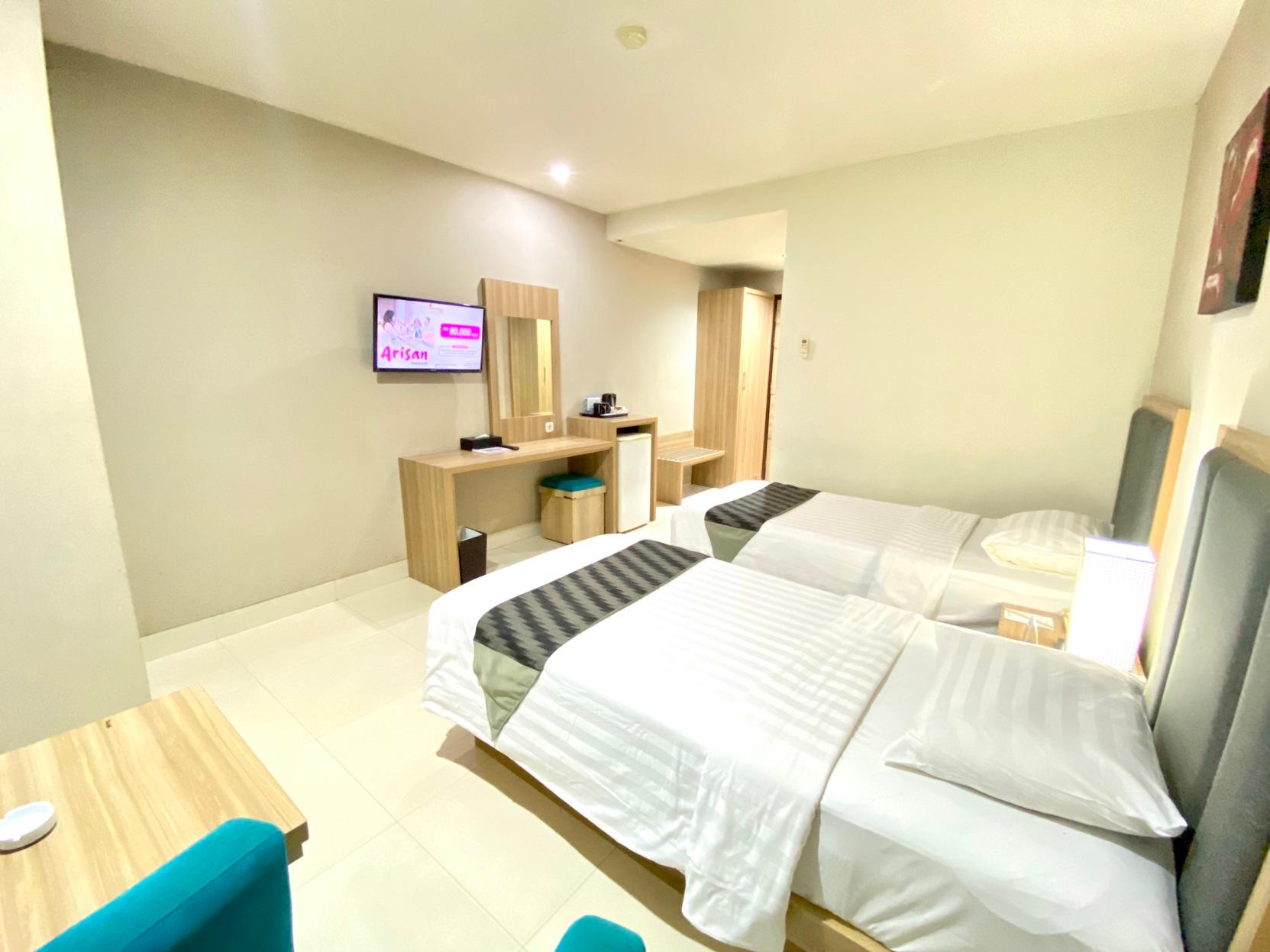 Comfort, Twin Beds, No Window