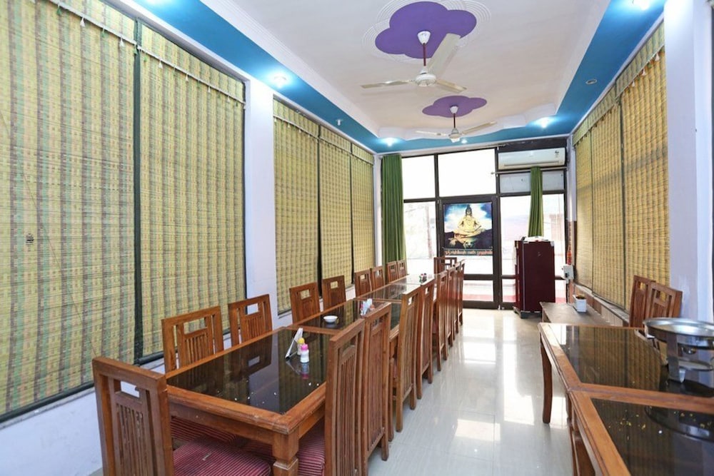 Oyo 1811 Hotel Leisure Palace 17/26