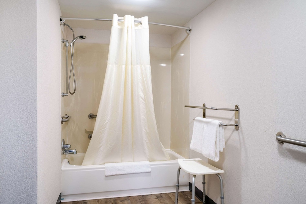 Quality Inn Greenville Near University 12/37