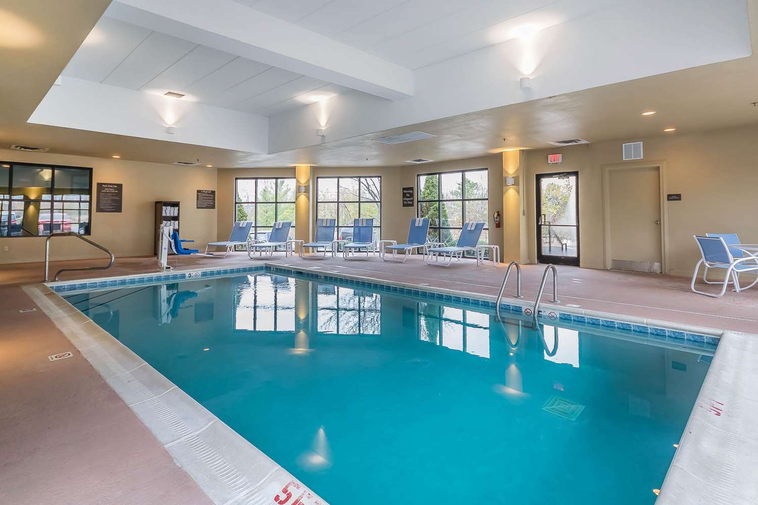 Comfort Inn & Suites Lexington - Hamburg I-75 21/32